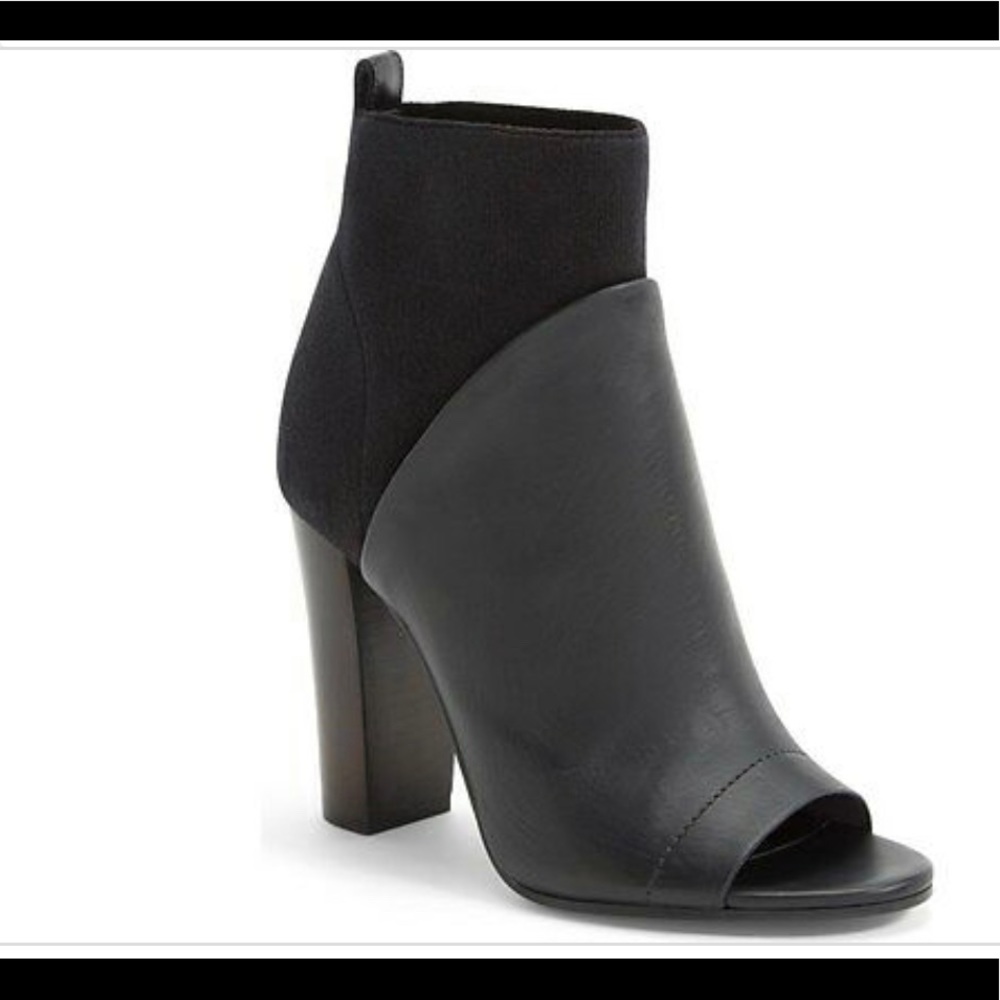 Vince “ Aren “ open toe bootie